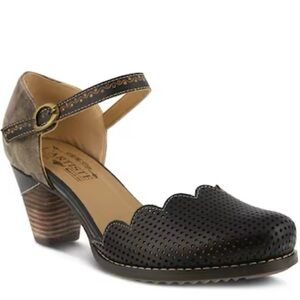 L’Artiste by Spring Step Parchelle heels.